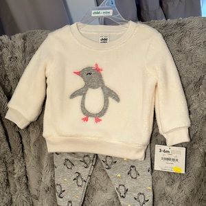 Carter’s penguin 2 piece sweatshirt outfit
